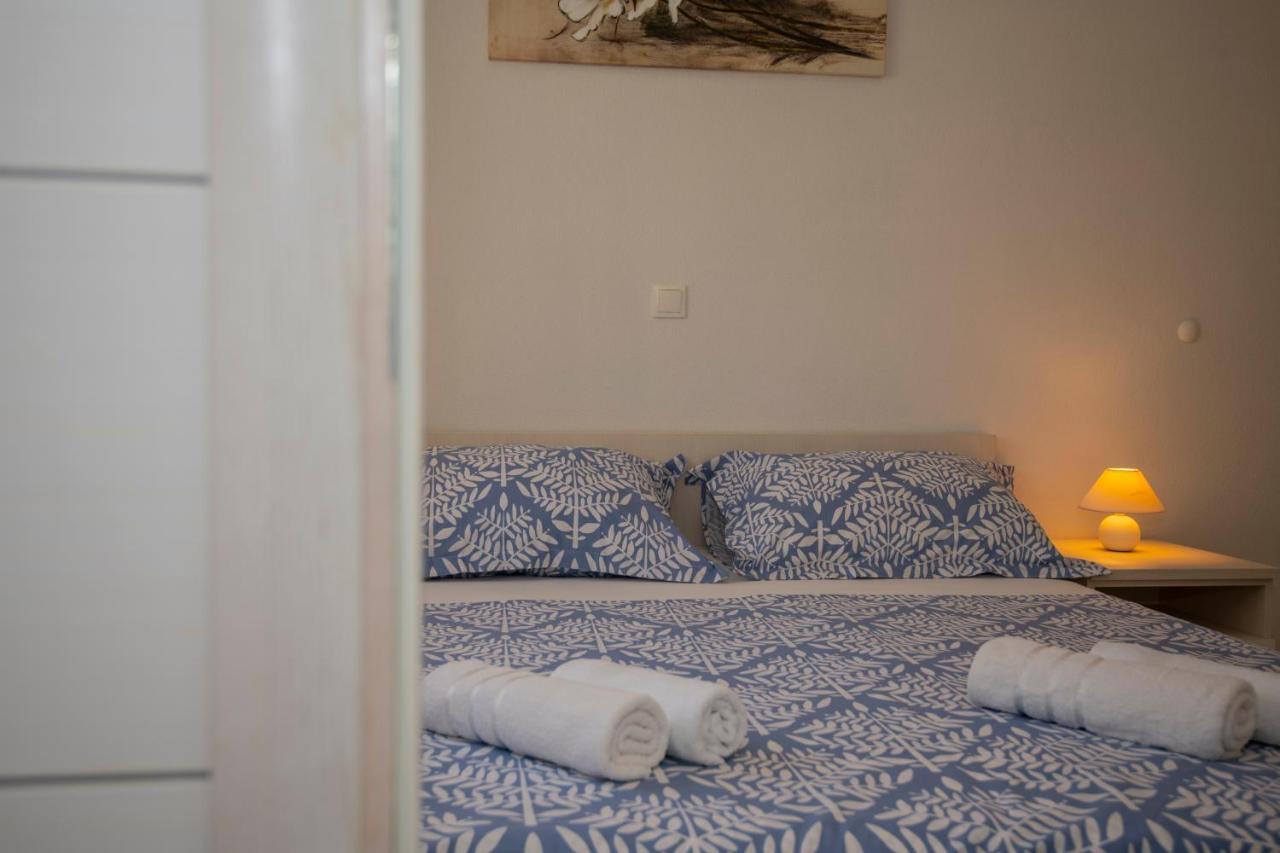 Apartment With Big And Free Private Parking Makarska Exterior photo