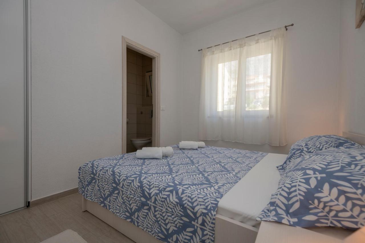 Apartment With Big And Free Private Parking Makarska Exterior photo